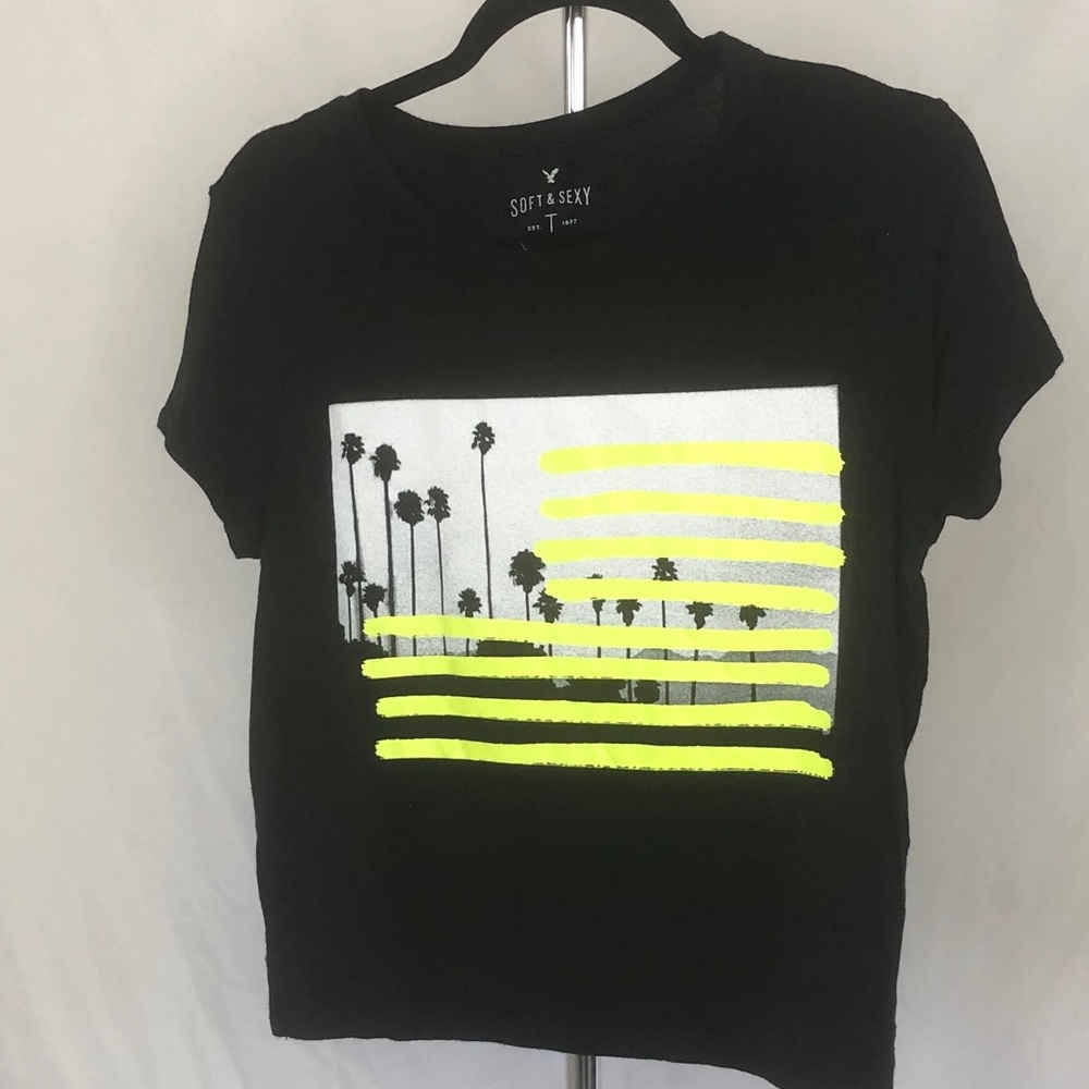 ✨ black cropped graphic tee